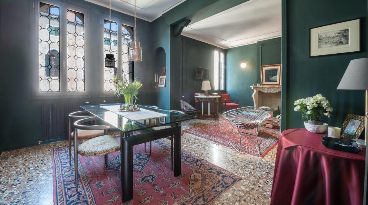 Stylish Renovated Apartment In The Heart Of The City Венеція Екстер'єр фото
