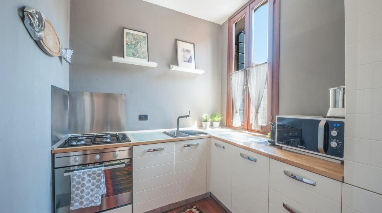 Stylish Renovated Apartment In The Heart Of The City Венеція Екстер'єр фото